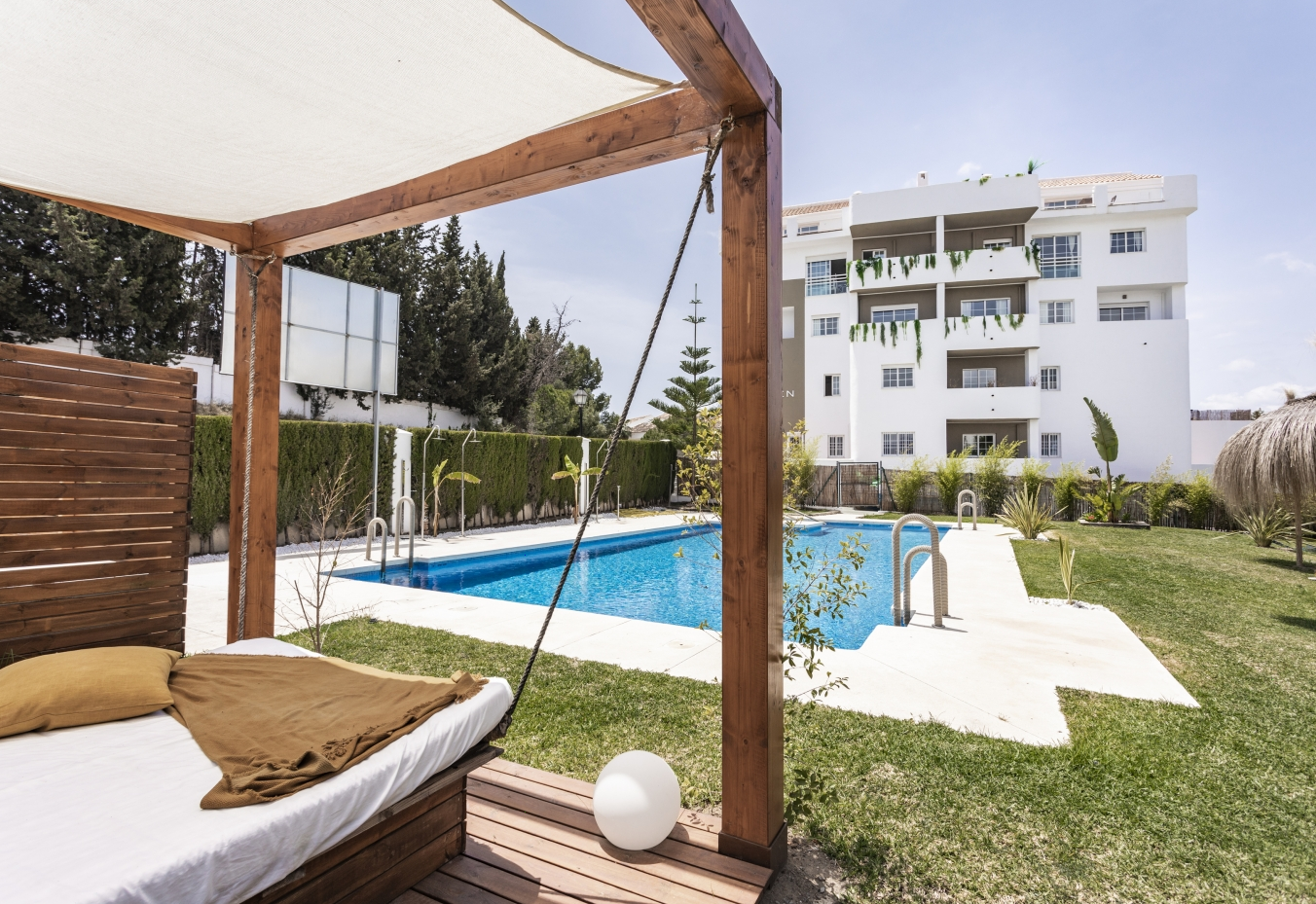 Das Residencial befindet sich im Herzen von Marbella, in Nueva Andalucía.