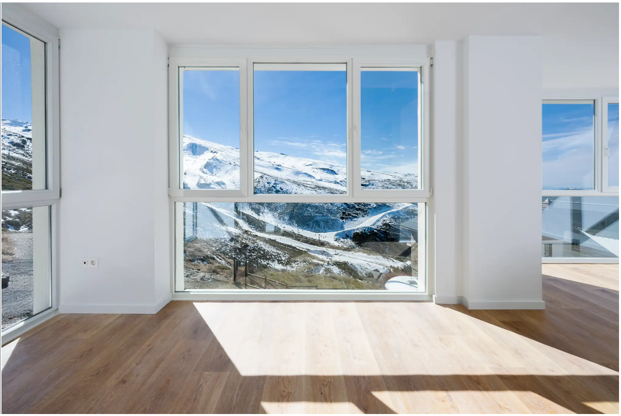 Es ist einer der wenigen neuen Komplexe in der Sierra Nevada. Ein einzigartiges Refugium, in dem der Schnee unvergessliche Erlebnisse bietet.