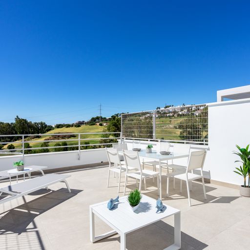 Découvrez les maisons de ville modernes disponibles à la vente à Estepona, Málaga, au cœur de la Costa del Sol