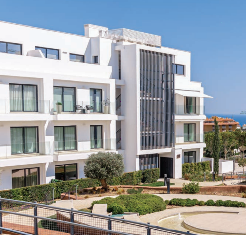 This luxury ground floor apartment with garden, Fuengirola