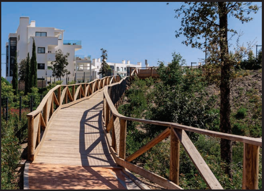 Denne luksuriøse leiligheten i første etasje med hage, Fuengirola