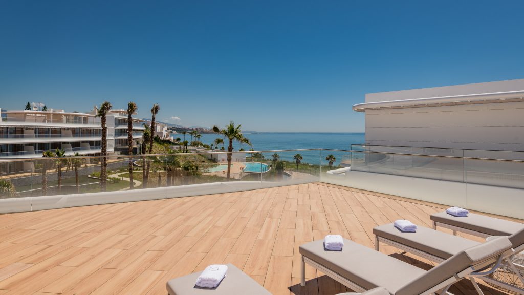 It is a privileged project on the beachfront, Estepona