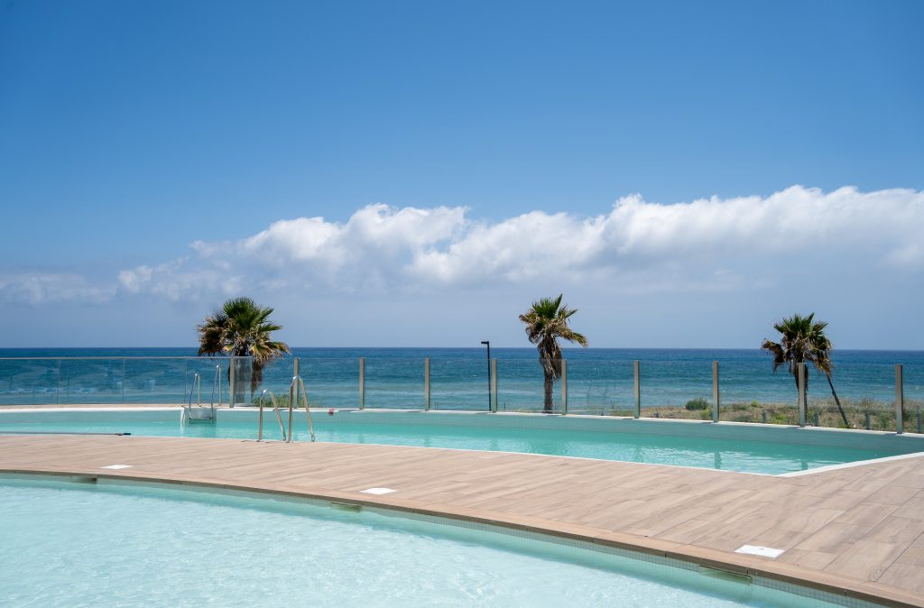 Es ist ein privilegiertes Projekt direkt am Strand, Estepona