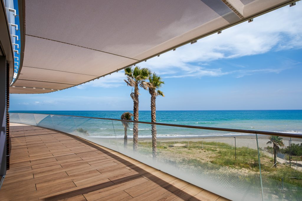 Es ist ein privilegiertes Projekt direkt am Strand, Estepona