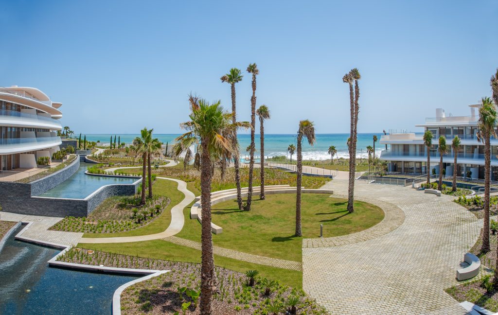 It is a privileged project on the beachfront, Estepona