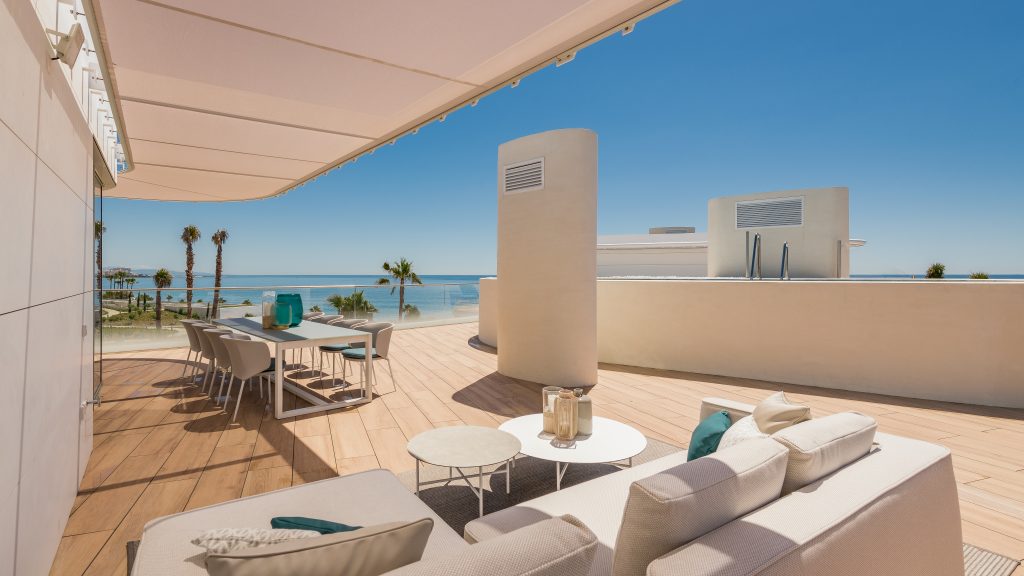 It is a privileged project on the beachfront, Estepona