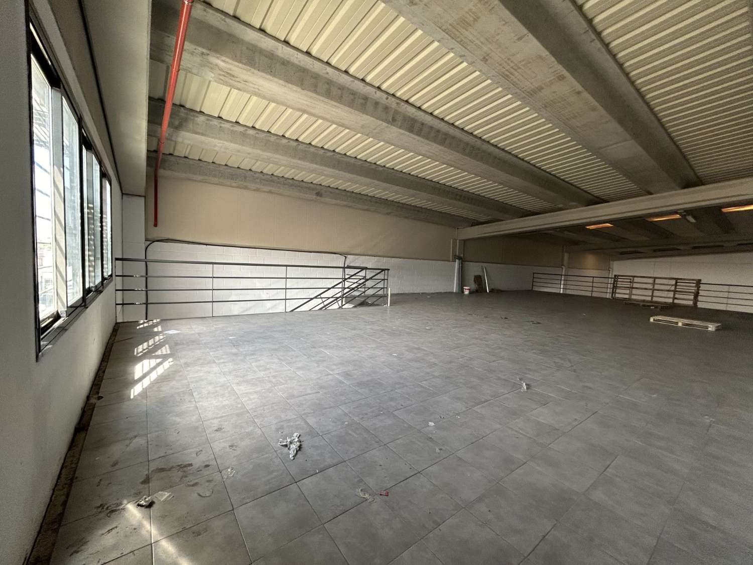 Excelente oportunidad de inversión: Amplia nave industrial en venta en Marbella