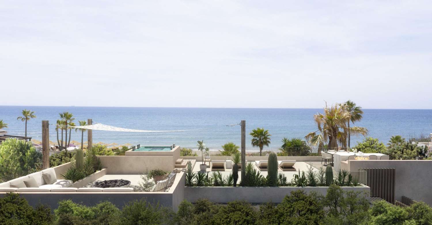 Villa exclusive à vendre à seulement 50 mètres de la plage dans l’un des quartiers les plus privilégiés de Marbella Est