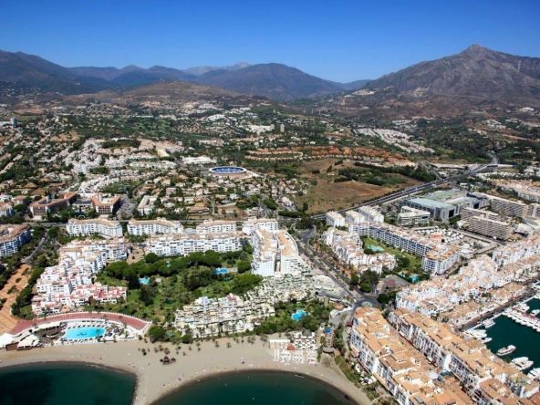 Eccellente e spazioso appartamento con 3 camere da letto a Marbella