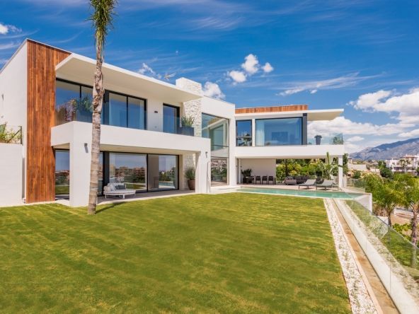 Stunning villa with spectacular views in La Alqueria