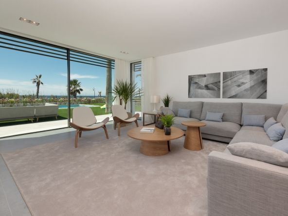 Favolosa villa contemporanea fronte mare con accesso diretto alla spiaggia sul New Golden Mile