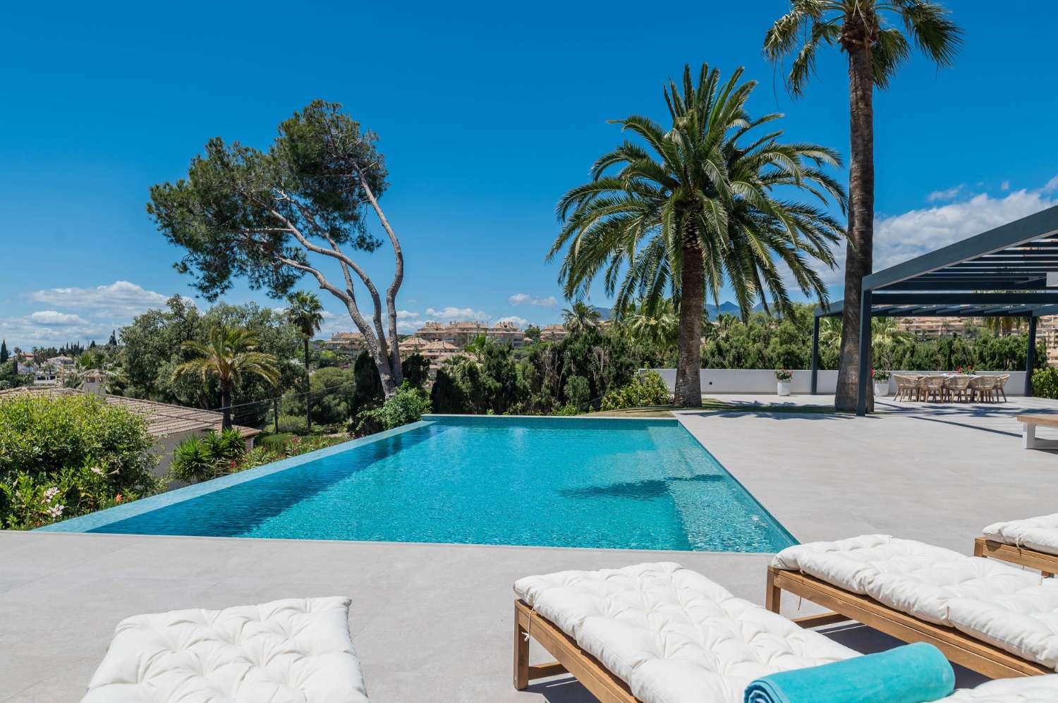 Velkolepá moderní jednopodlažní vila s panoramatickým výhledem na moře, Elviria, Marbella