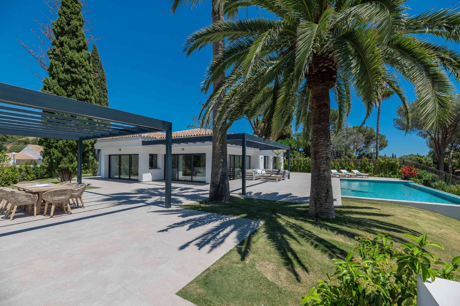 Spektakulær moderne en-etagers villa med panoramaudsigt over havet, Elviria, Marbella