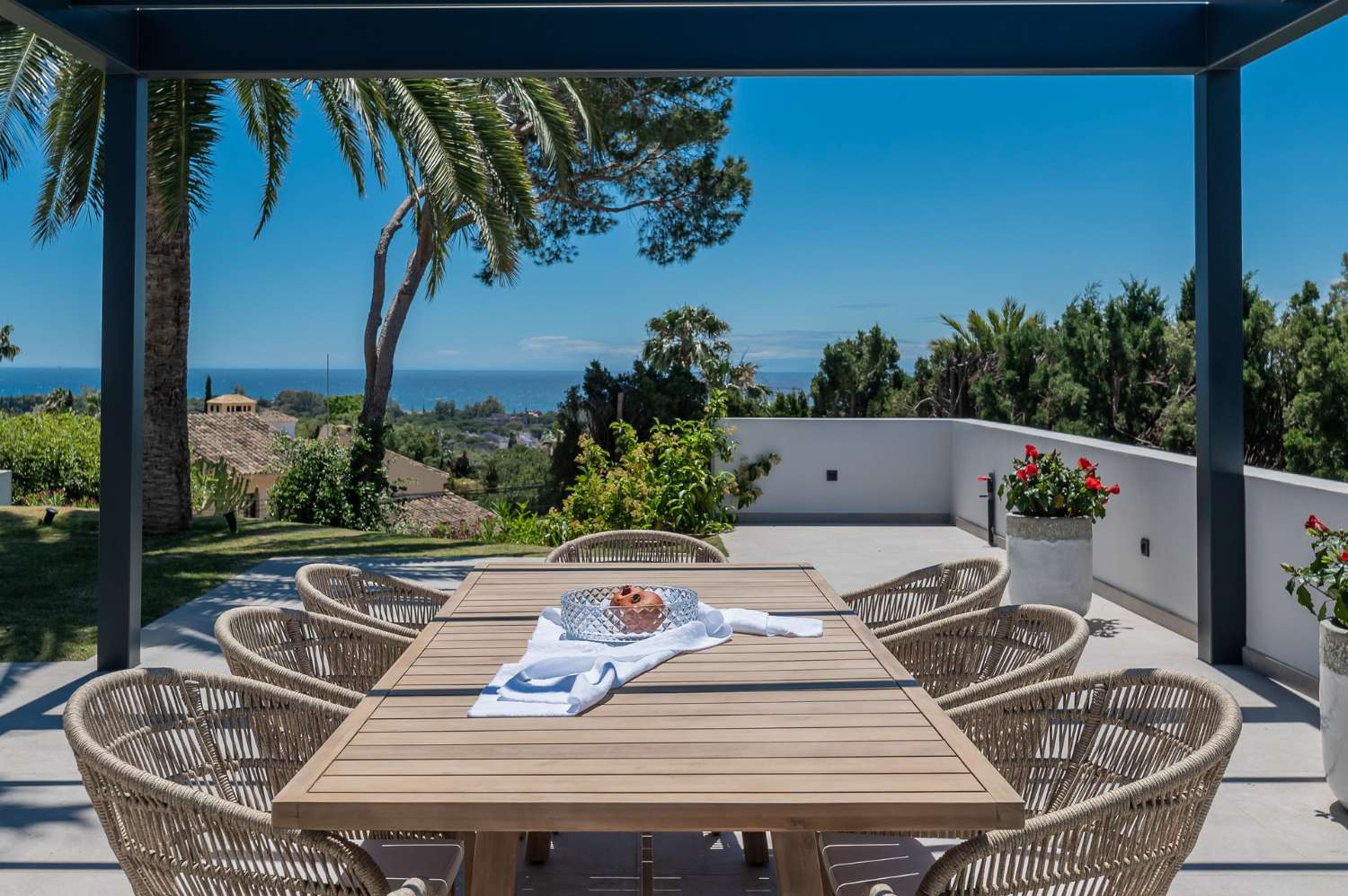 Spektakulær moderne en-etagers villa med panoramaudsigt over havet, Elviria, Marbella