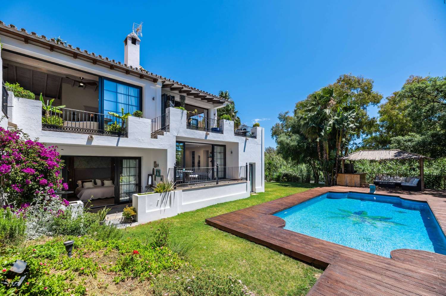 Luxury beachside villa with 5 bedrooms in Marbesa, Elviria