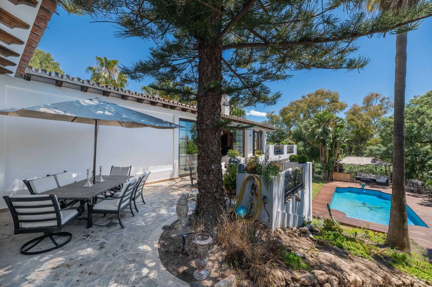 Luxury beachside villa with 5 bedrooms in Marbesa, Elviria