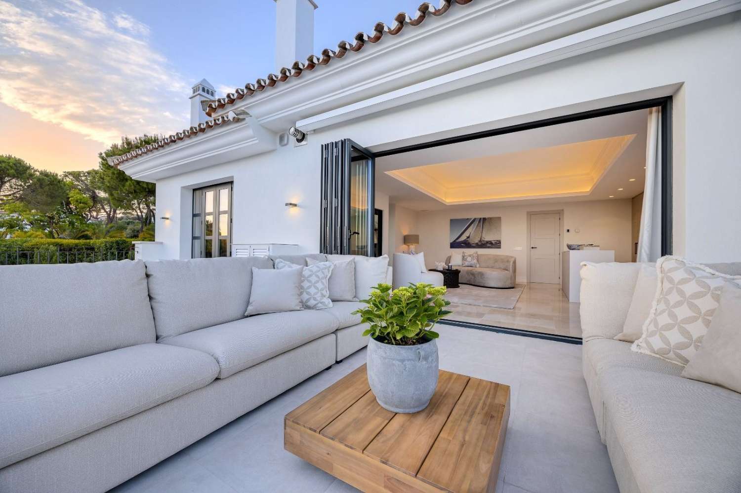 Villa-Villa til salg i Elviria, Marbella