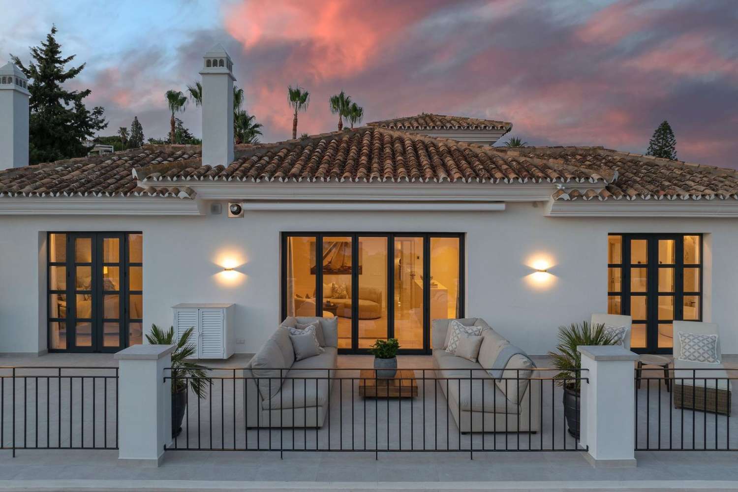 Villa-Villa til salg i Elviria, Marbella