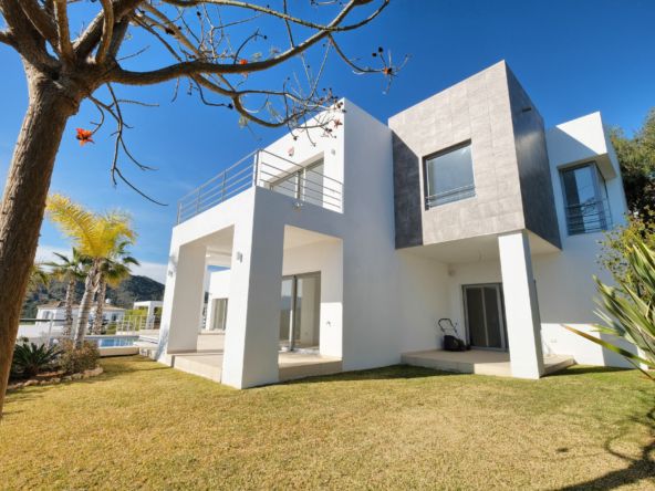 Increíble villa de nueva construcción ubicada en el Puerto del Capitán