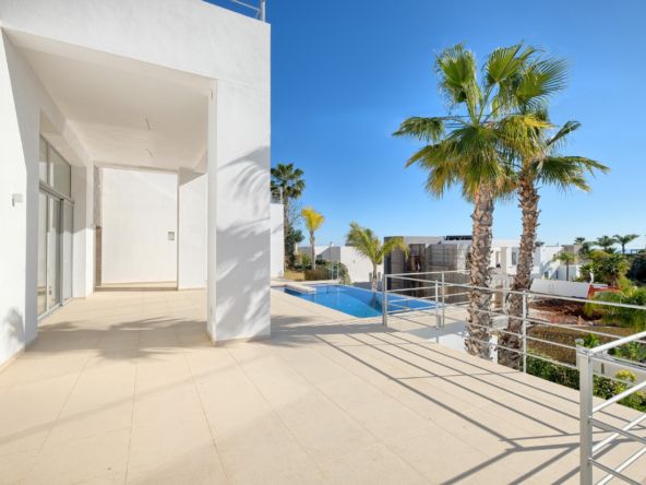 Erstaunliche neu gebaute Villa in Puerto del Capitan