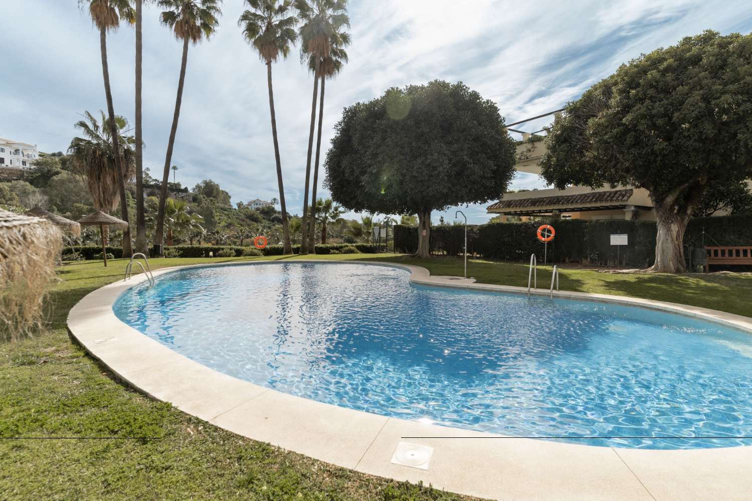 Mooi appartement met panoramisch uitzicht op zee in La Quinta, Benahavis