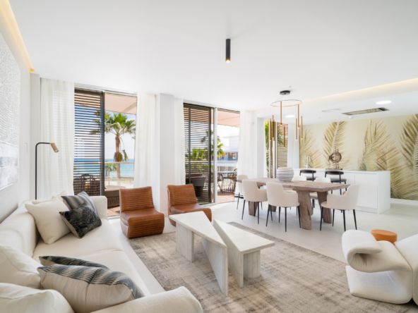 Luxuriöse 3-Zimmer-Wohnung direkt am Strand in Estepona