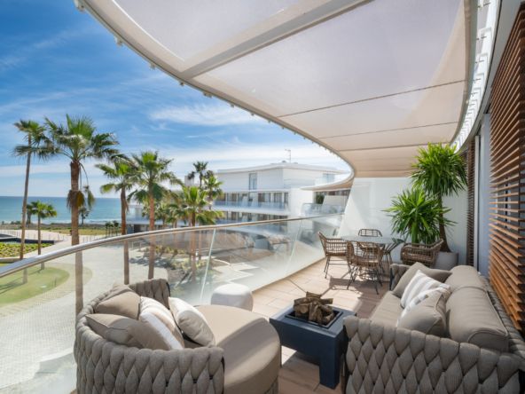 Luxuriöse 3-Zimmer-Wohnung direkt am Strand in Estepona