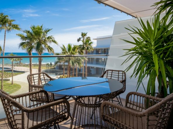 Luxe appartement met 3 slaapkamers aan het strand in Estepona