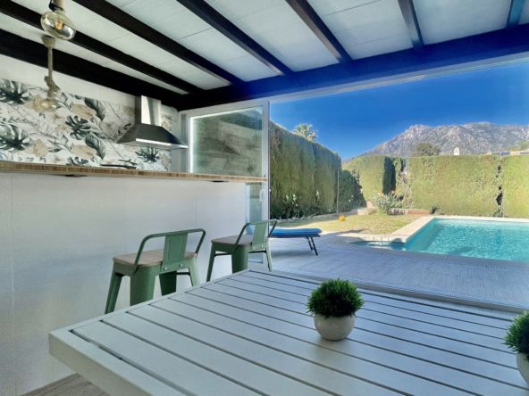 Splendide villa avec une vue magnifique, à proximité du centre de Marbella