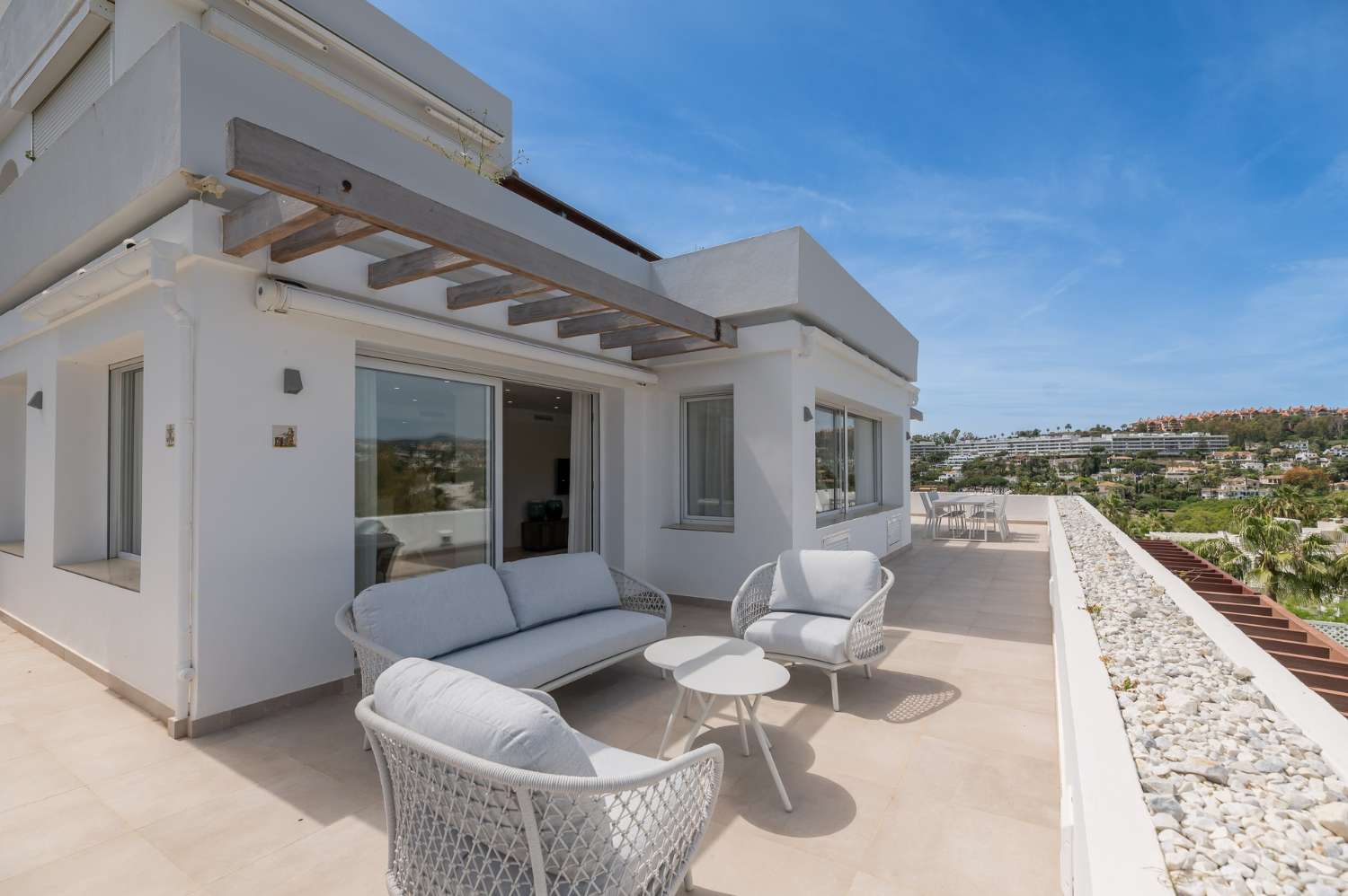 Immaculately newly finished penthouse with 360º views in the renowned golf valley