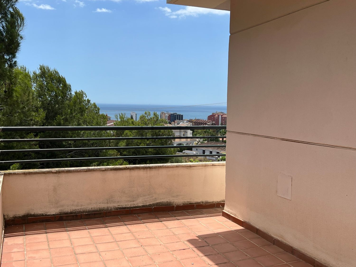 Ruim appartement met uitzicht op zee, Benalmádena