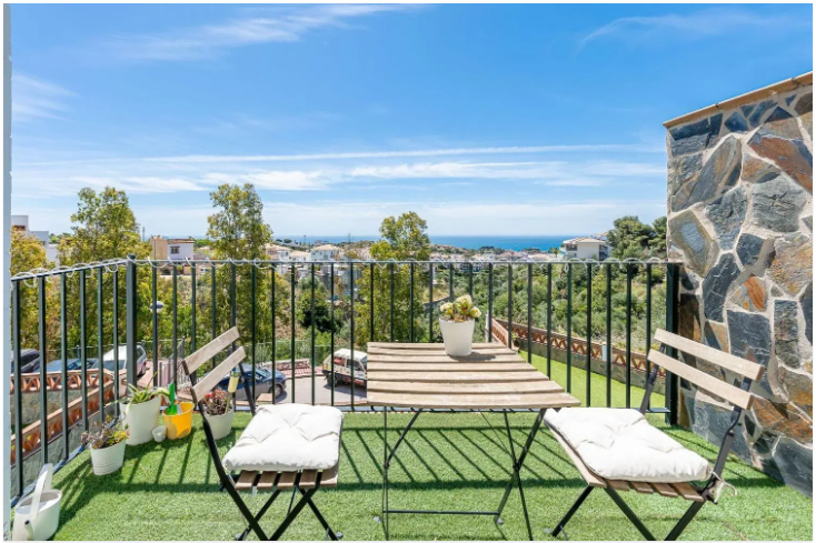 Questa bellissima villa bifamiliare situata vicino a Benalmadena Pueblo