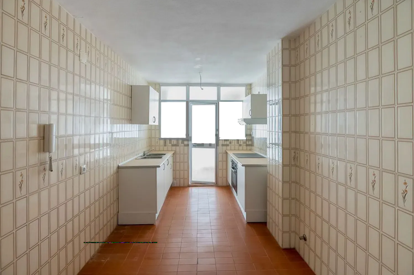 Het biedt u het appartement te koop aan in Torremolinos, provincie Malaga