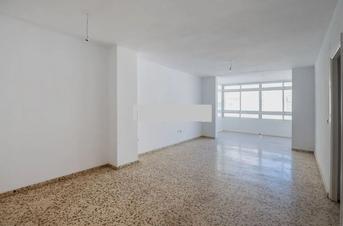 Het biedt u het appartement te koop aan in Torremolinos, provincie Malaga