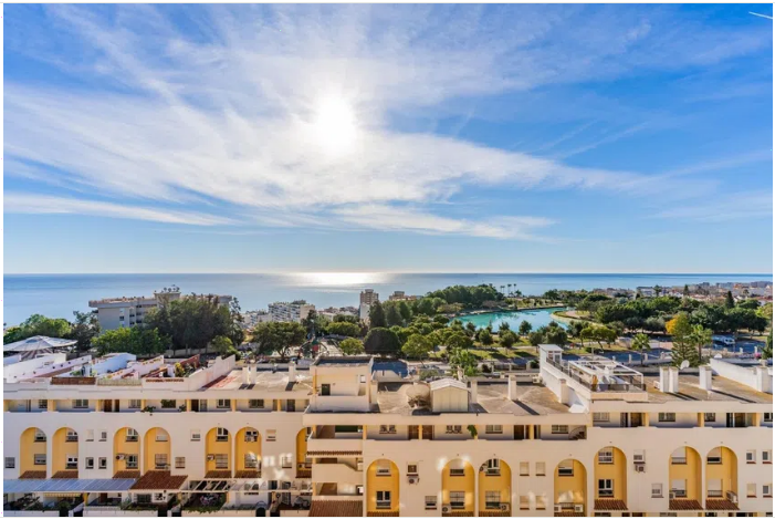 Welcome to this spectacular triplex in Torremolinos, Malaga!