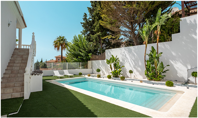 Prachtige villa met panoramisch uitzicht op zee en de bergen in Mijas