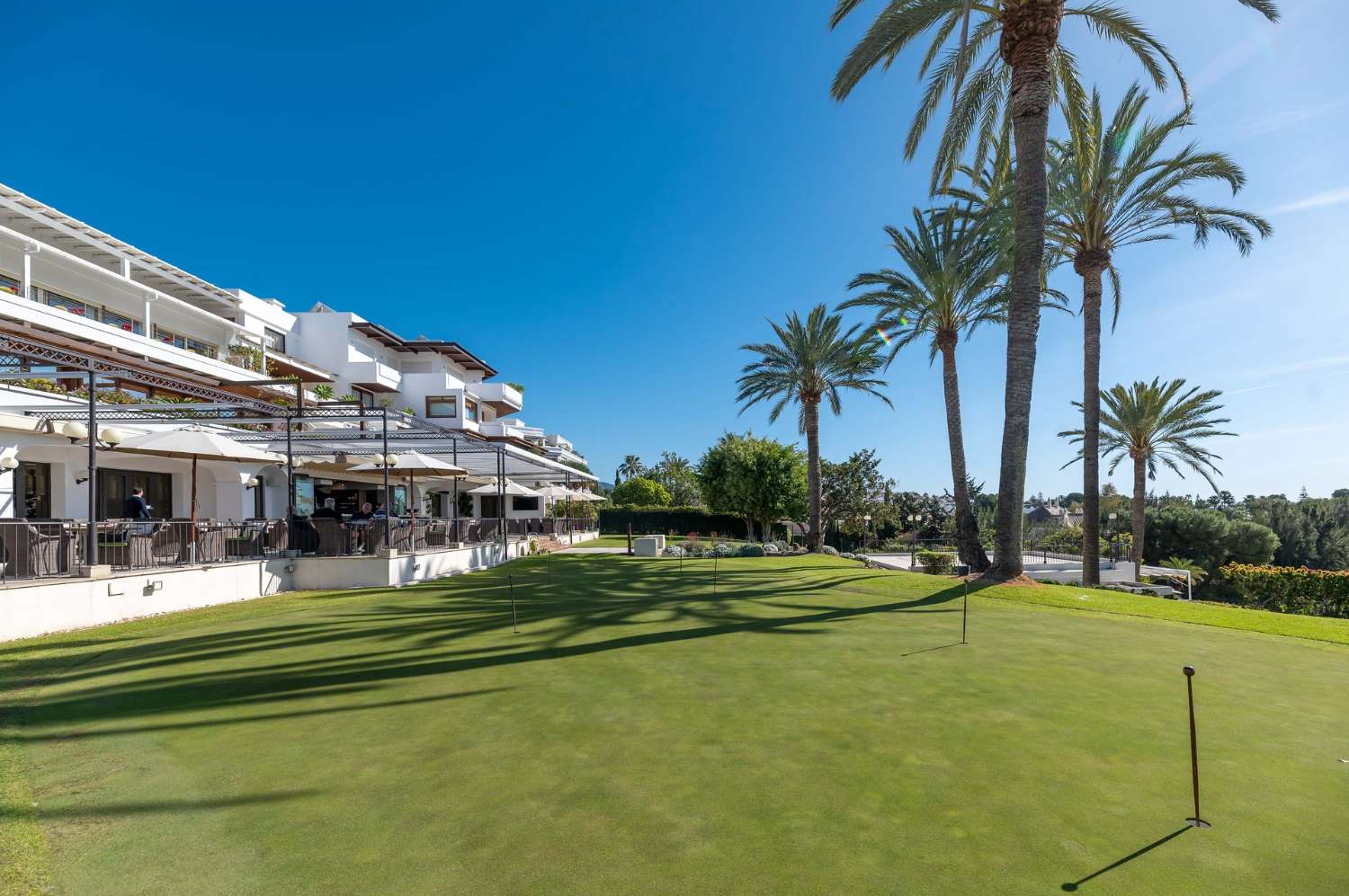 Immaculately presented penthouse with 360º views in the renowned golf valley, Nueva Andalucía