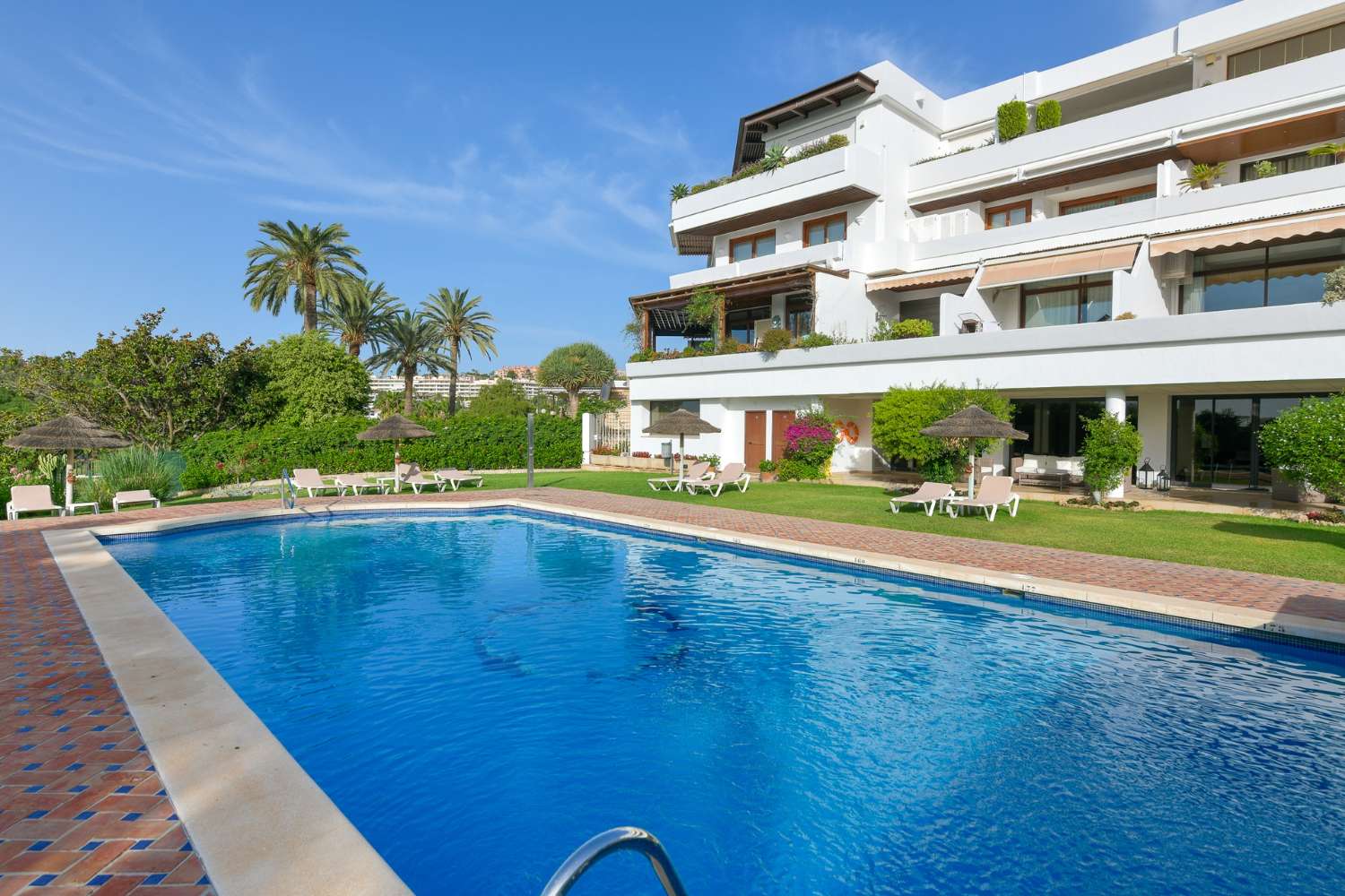 Immaculately presented penthouse with 360º views in the renowned golf valley, Nueva Andalucía